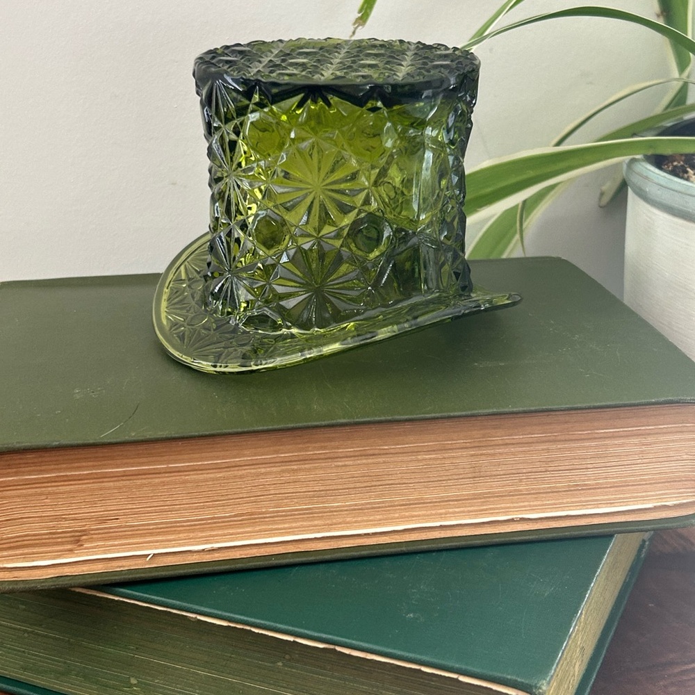 Fenton glass Daisy And Button Top Hat  3.5” X 2.5” Green tooth pick holder